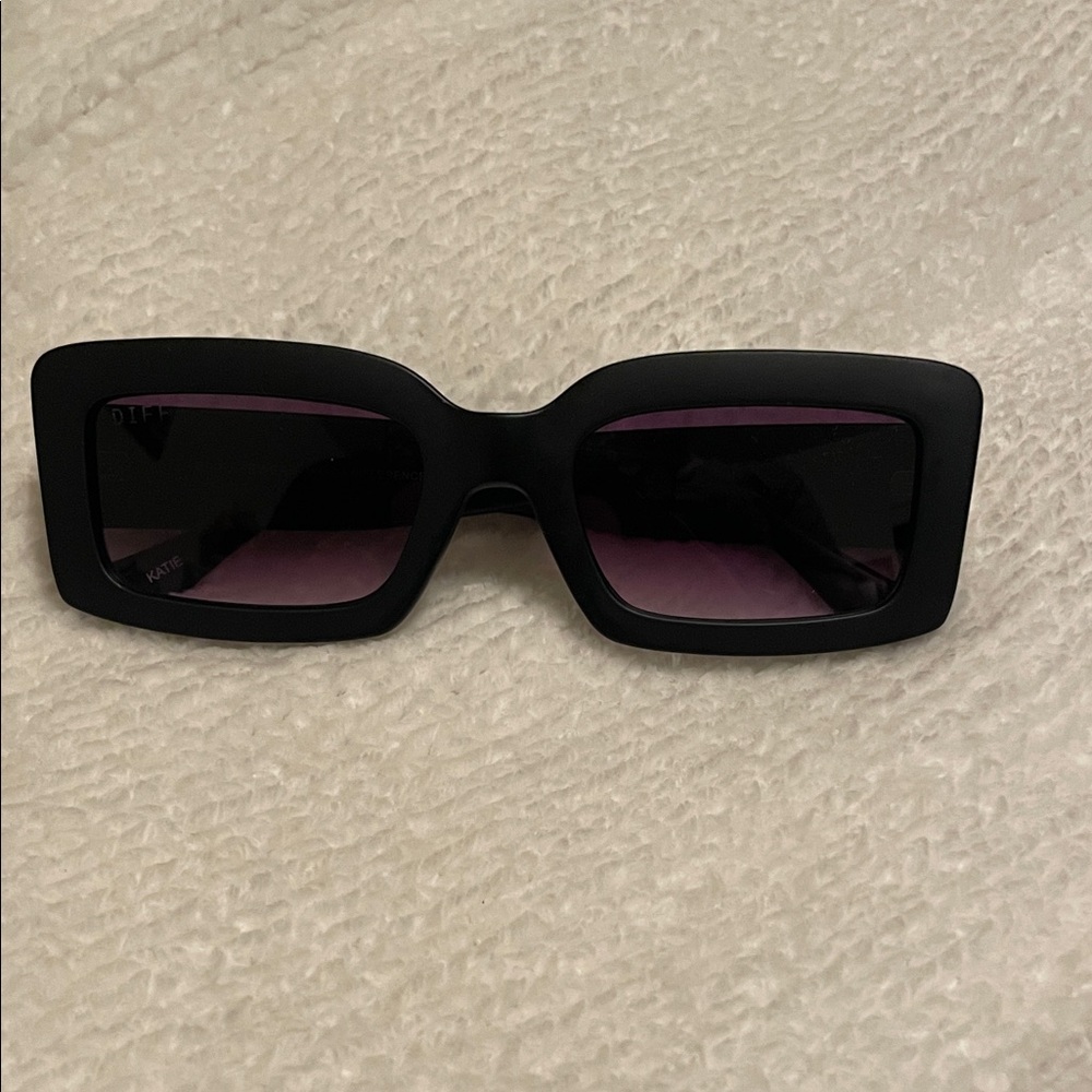 Diff Eyewear Black and Purple Sunglasses